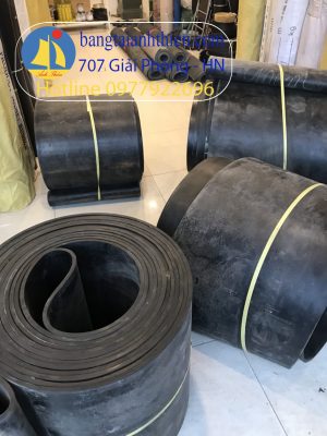 Băng tải cao su trơn màu đen B600 dày 10mm chu vi 29150mm