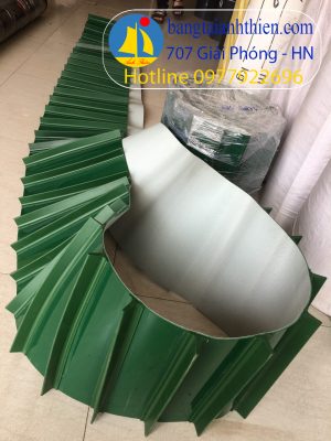 Băng tải PVC xanh dày 3mm , B320x5480 có dán gân T cao 30mm, khoảng cách gân 95mm