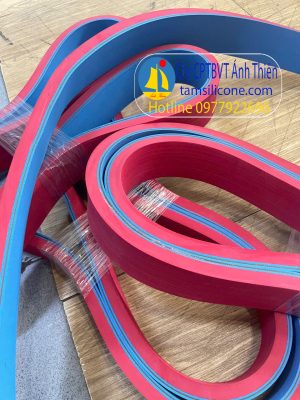 Dây đai dẹt hai mặt xanh da trời dày 4mm đắp cao su đỏ, Kích thước gia công theo yêu cầu